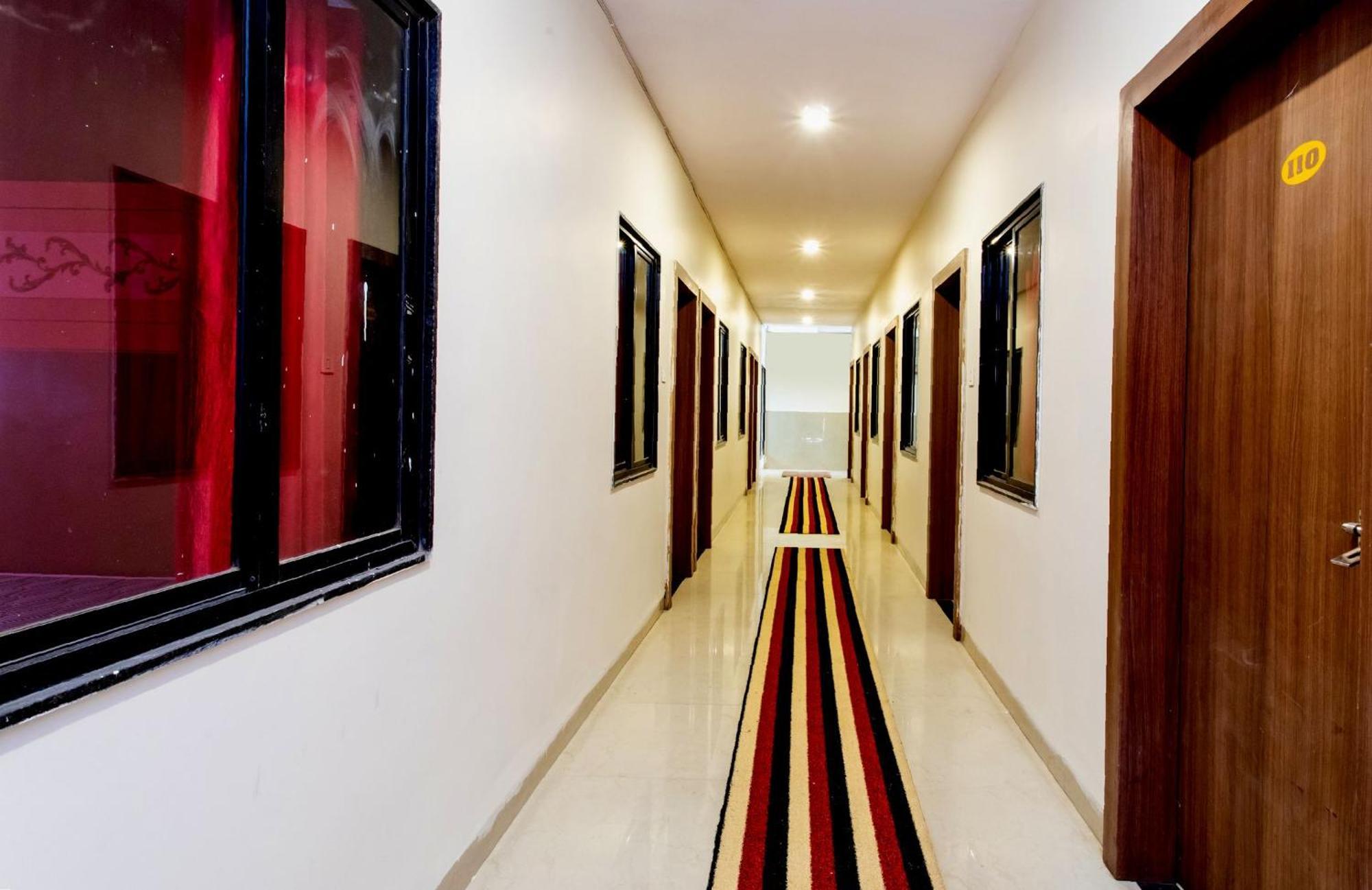 Hotel O Apple Tree Indaur Kültér fotó