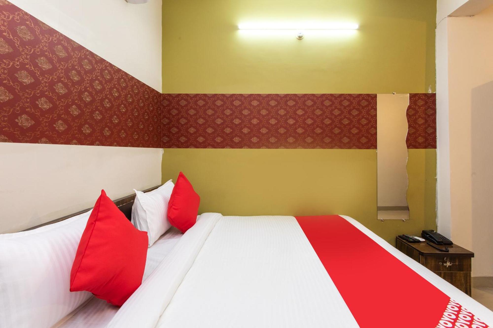 Hotel O Apple Tree Indaur Kültér fotó